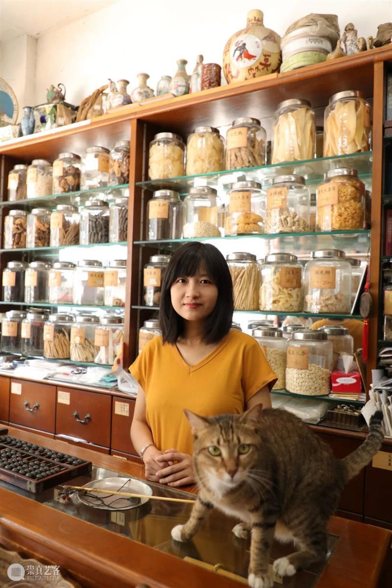 当中医药材作为一种创作媒介 视频资讯 烟囱PSA 中医 药材 媒介 艺术家 苏咏宝 全长 环境 宇宙 目的 巨幕 崇真艺客